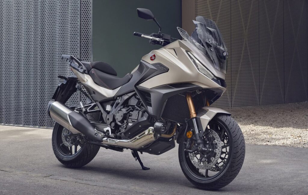 NT1100の評判は?不人気説から燃費・スペックまで徹底解説 HONDA NT1100