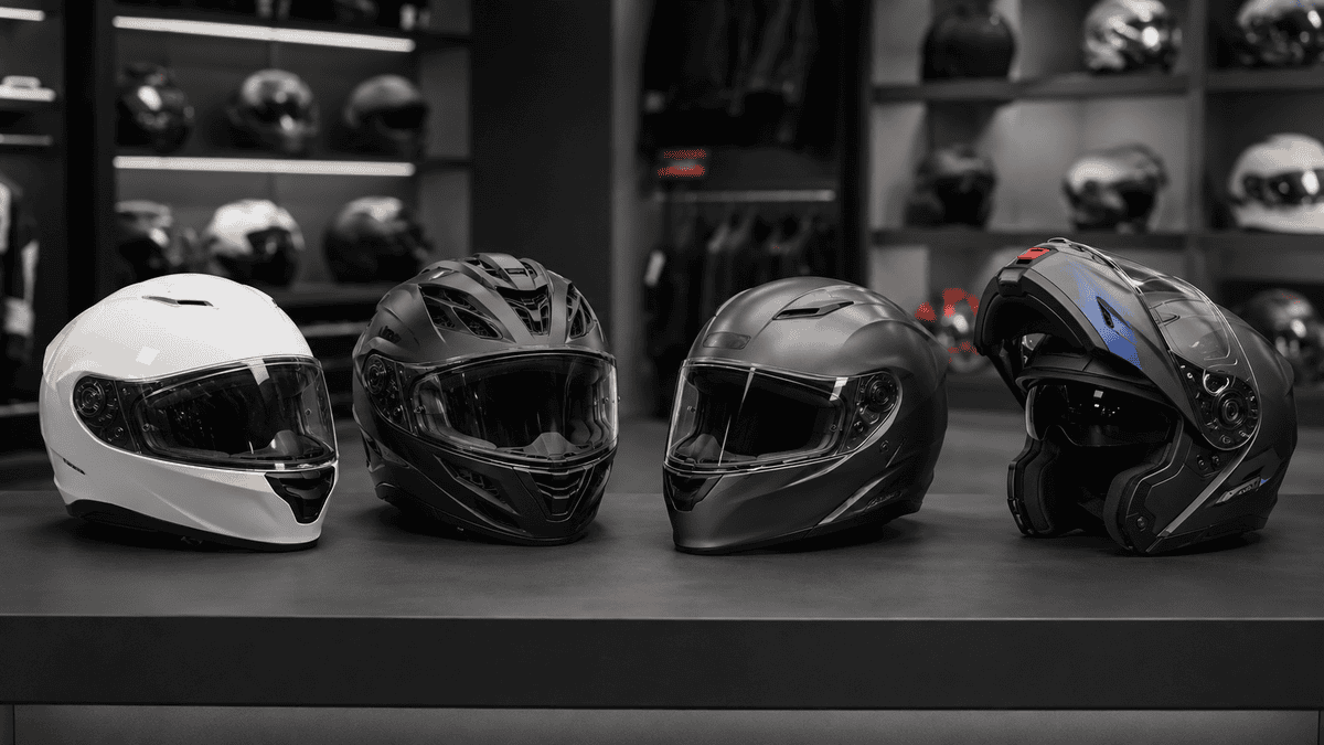 用途の異なるフルフェイスとシステムヘルメットを並べた比較イメージ